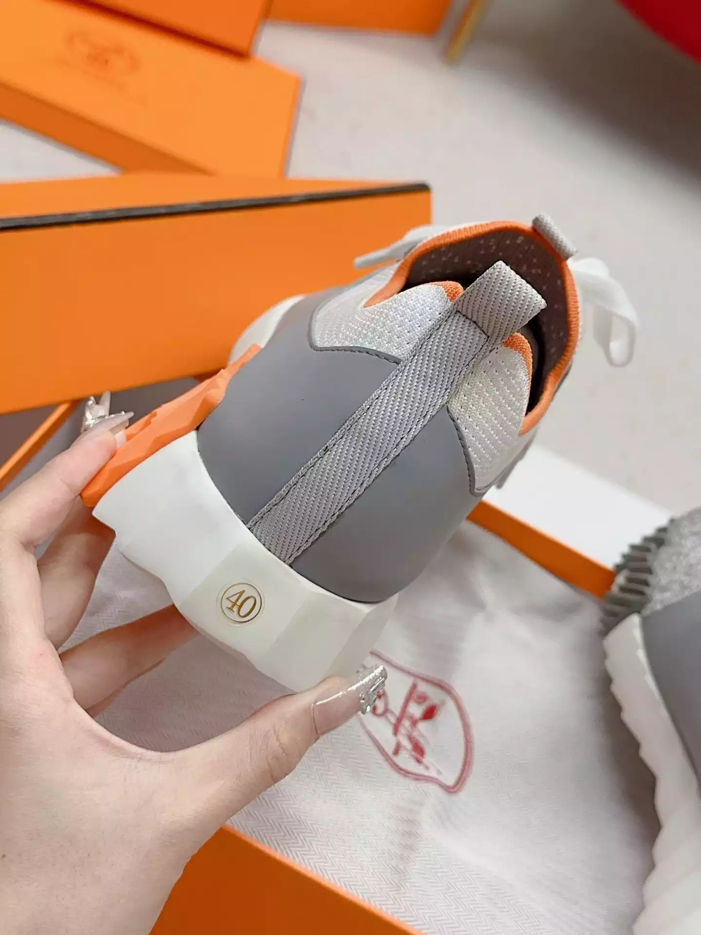 Hermes Men’s Depart Sneakers in Grey Gradient Knit – HM029