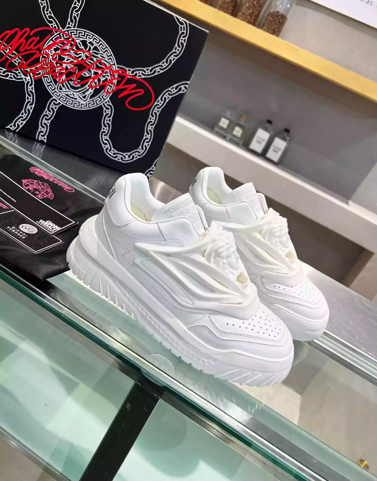 VERSACE WOMEN’S ODISSEA SNEAKERS IN WHITE LEATHER – VSS020