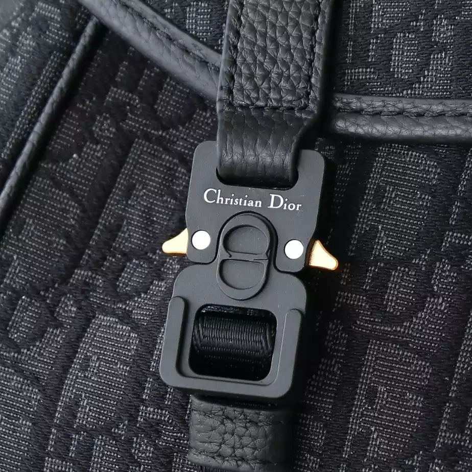 DIOR HIT THE ROAD BACKPACK WITH FLAP – DIO052