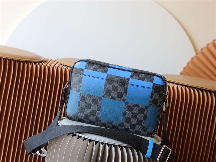 LOUIS VUITTON ALPHA MESSENGER DAMIER GRAPHITE GIANT BLUE – LVB044