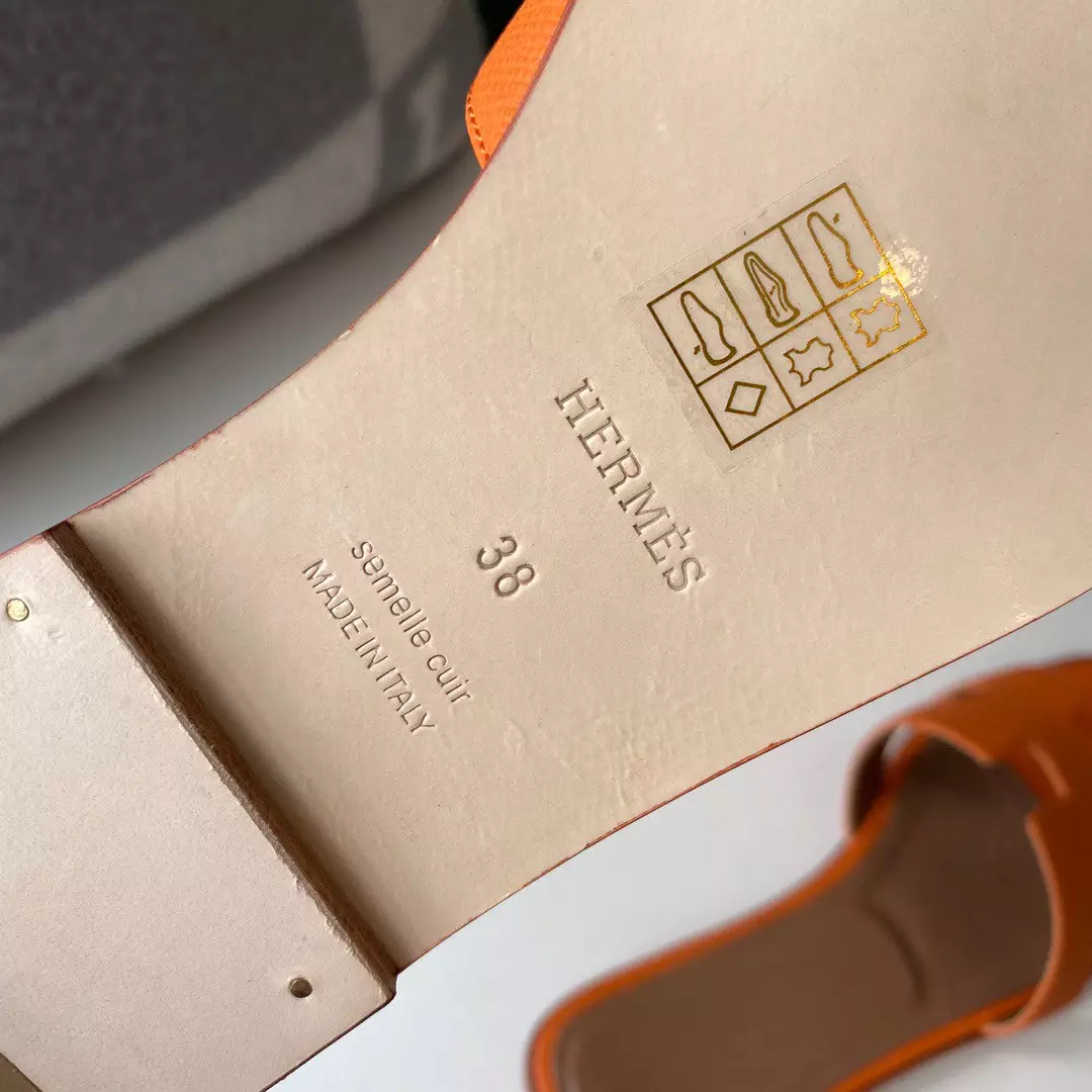 HERMES ORAN SLIDE SANDALS IN ORANGE EPSOM CALFSKIN – HMSD090