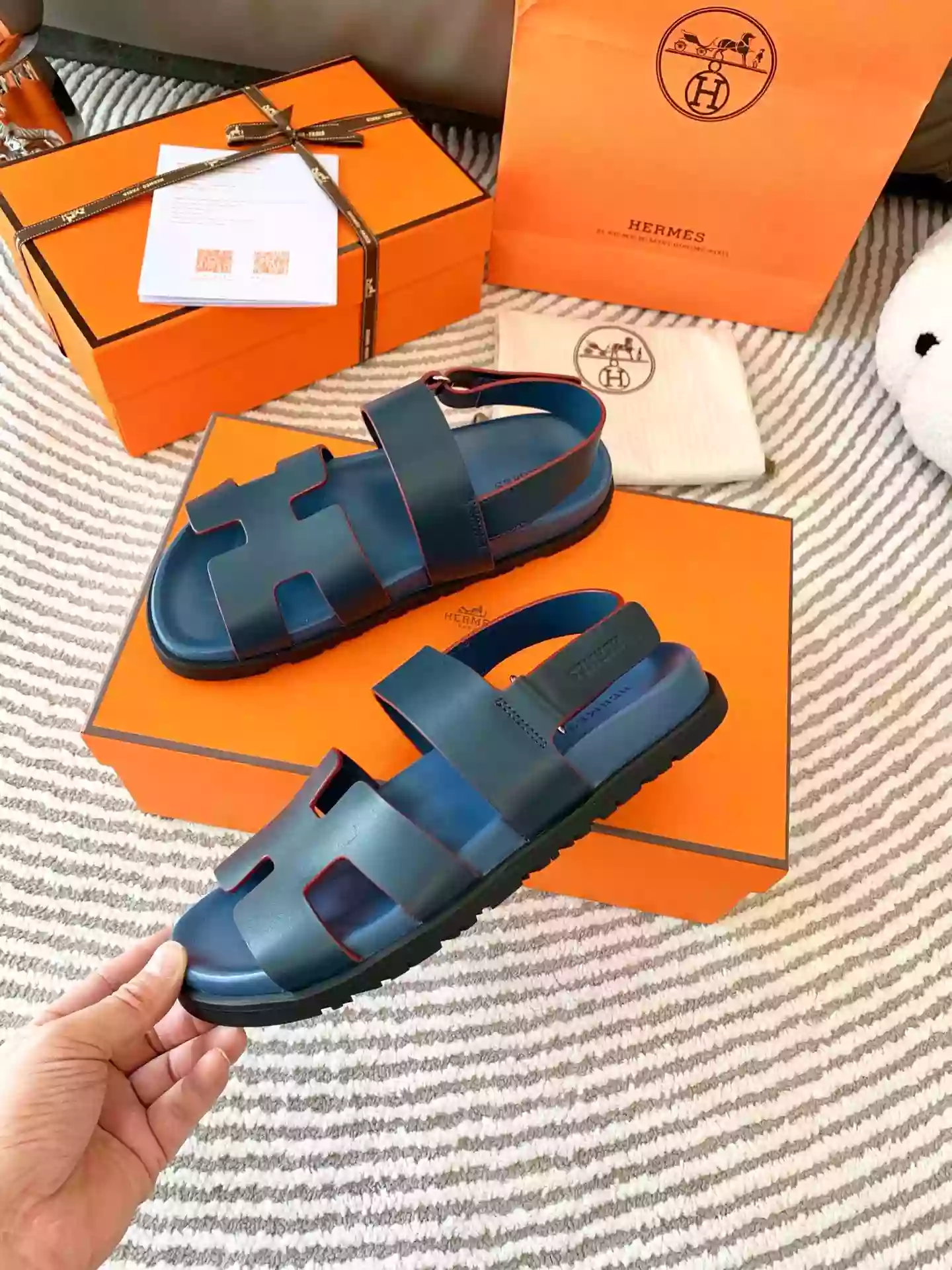 HERMES MEN’S GENIUS SANDALS IN BLUE CALFSKIN – HMSD004