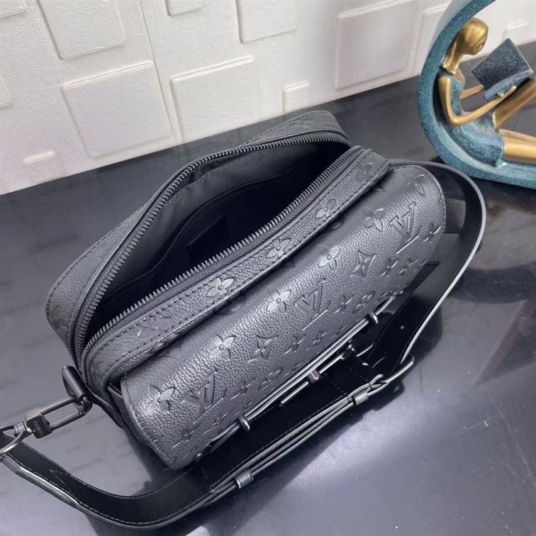 LOUIS VUITTON STEAMER MESSENGER  TAURILLON MONOGRAM – LVB059