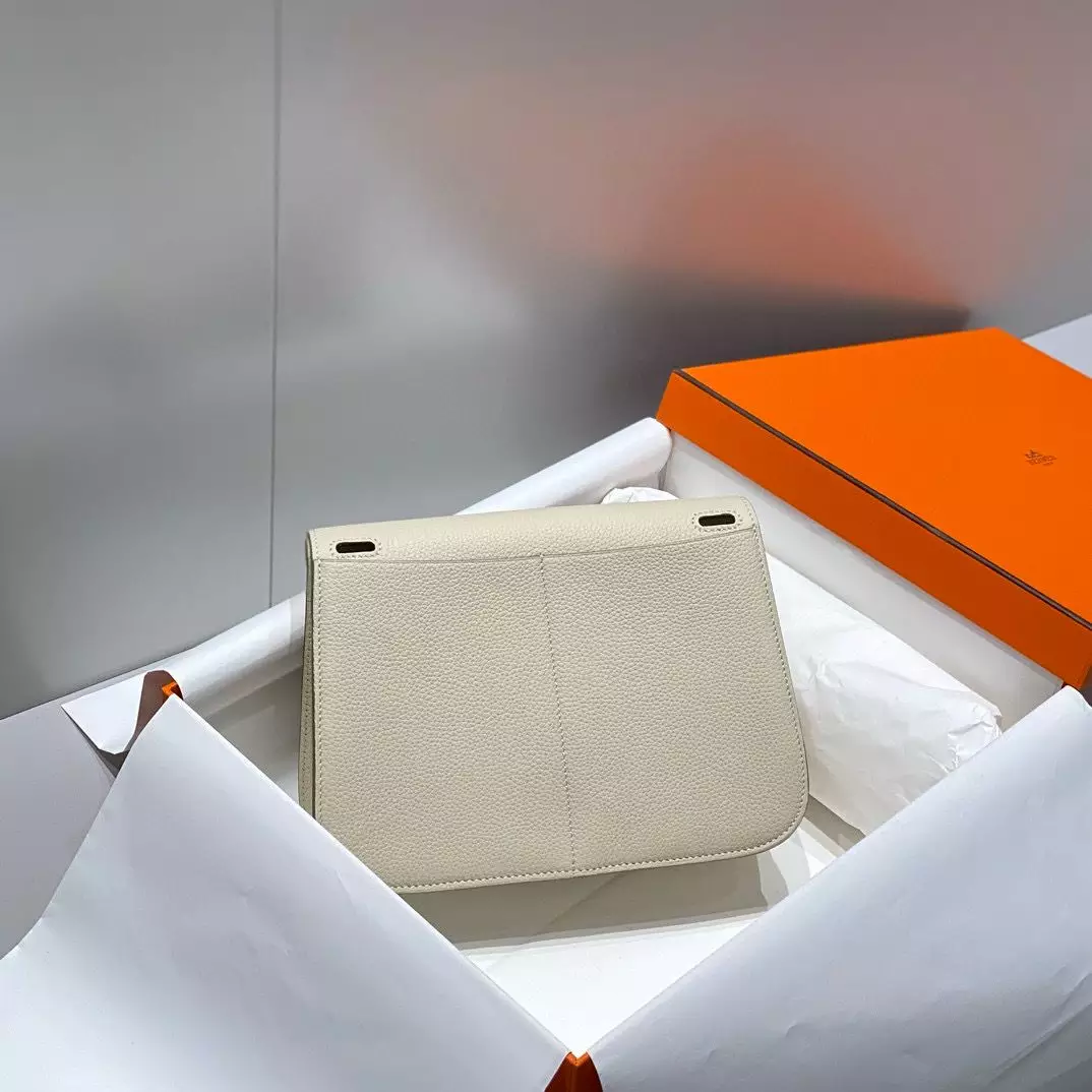 Hermes Halzan 25 Bag in Craie Clemence Leather – HW092