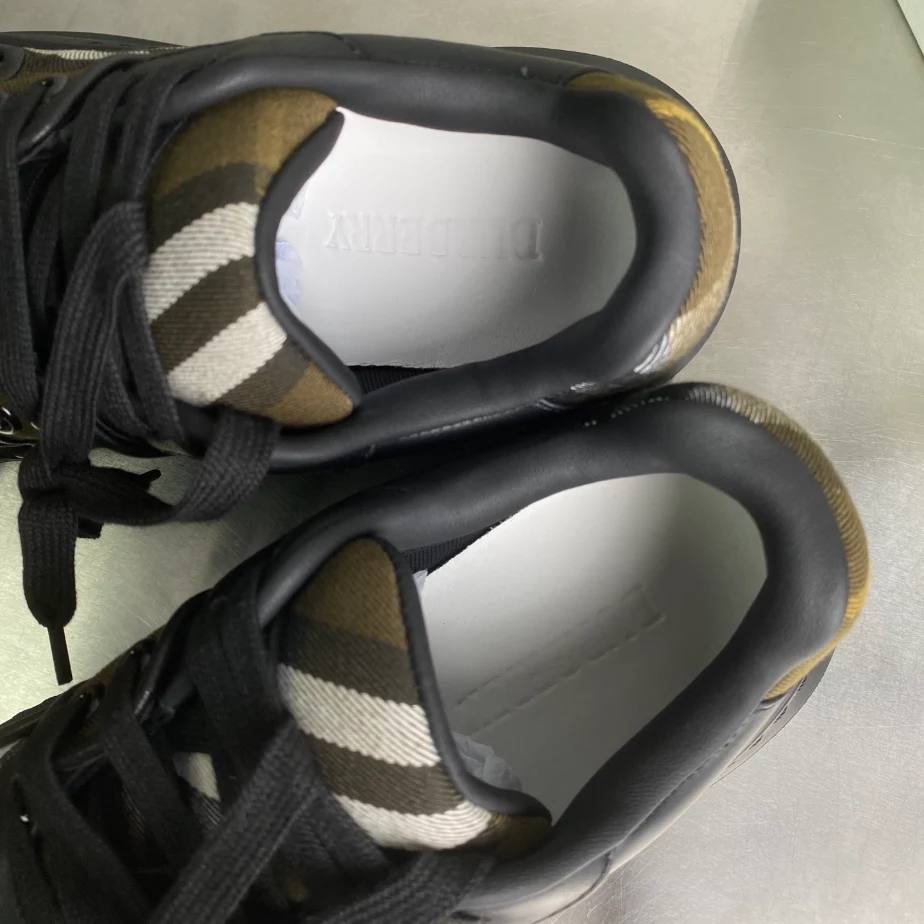 BURBERRY SNEAKERS – BBR032