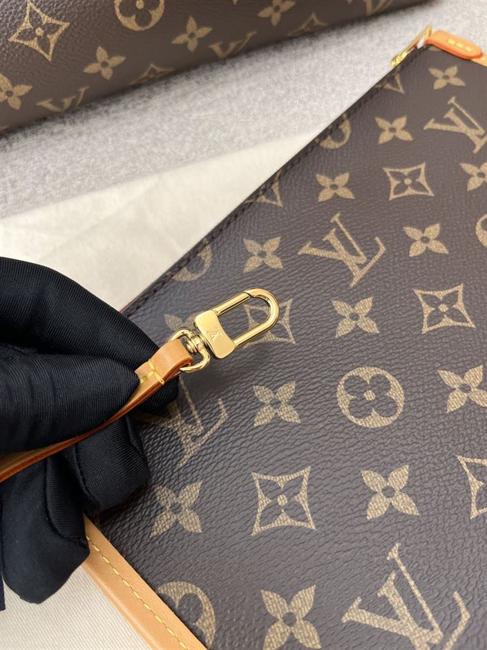 LOUIS VUITTON CARRYALL MM MONOGRAM – LW055