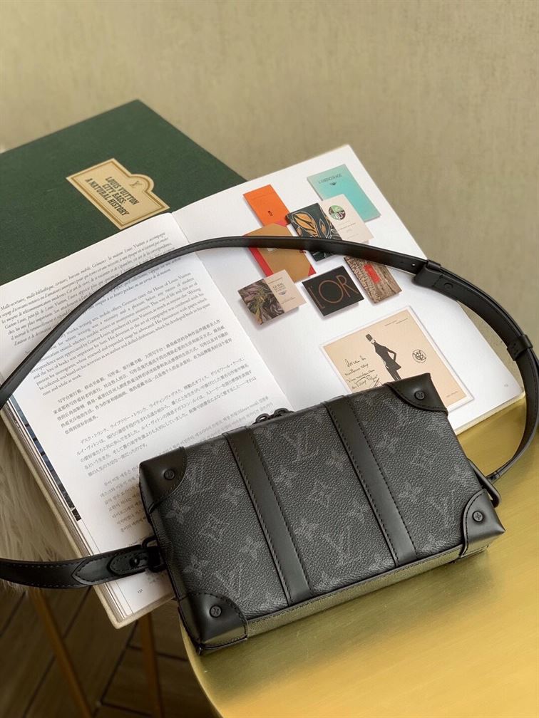 LOUIS VUITTON SOFT TRUNK WALLET MONOGRAM ECLIPSE – LVB041