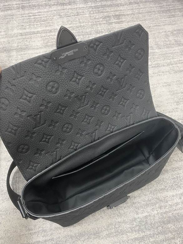 Louis Vuitton S-Cape Messenger Black Bag – LW136