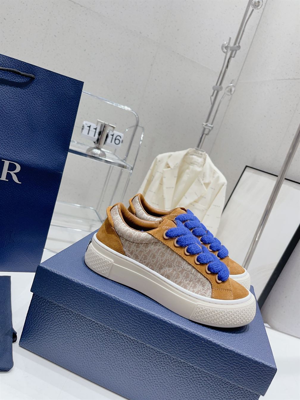 B33 SNEAKER BROWN CREAM OBLIQUE JACQUARD – DO133