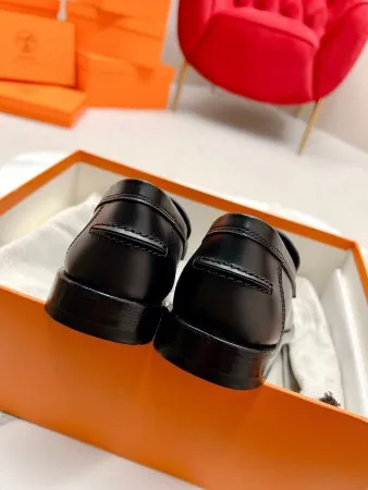 Hermes Women’s Destin Loafers in Black Leather – HM073