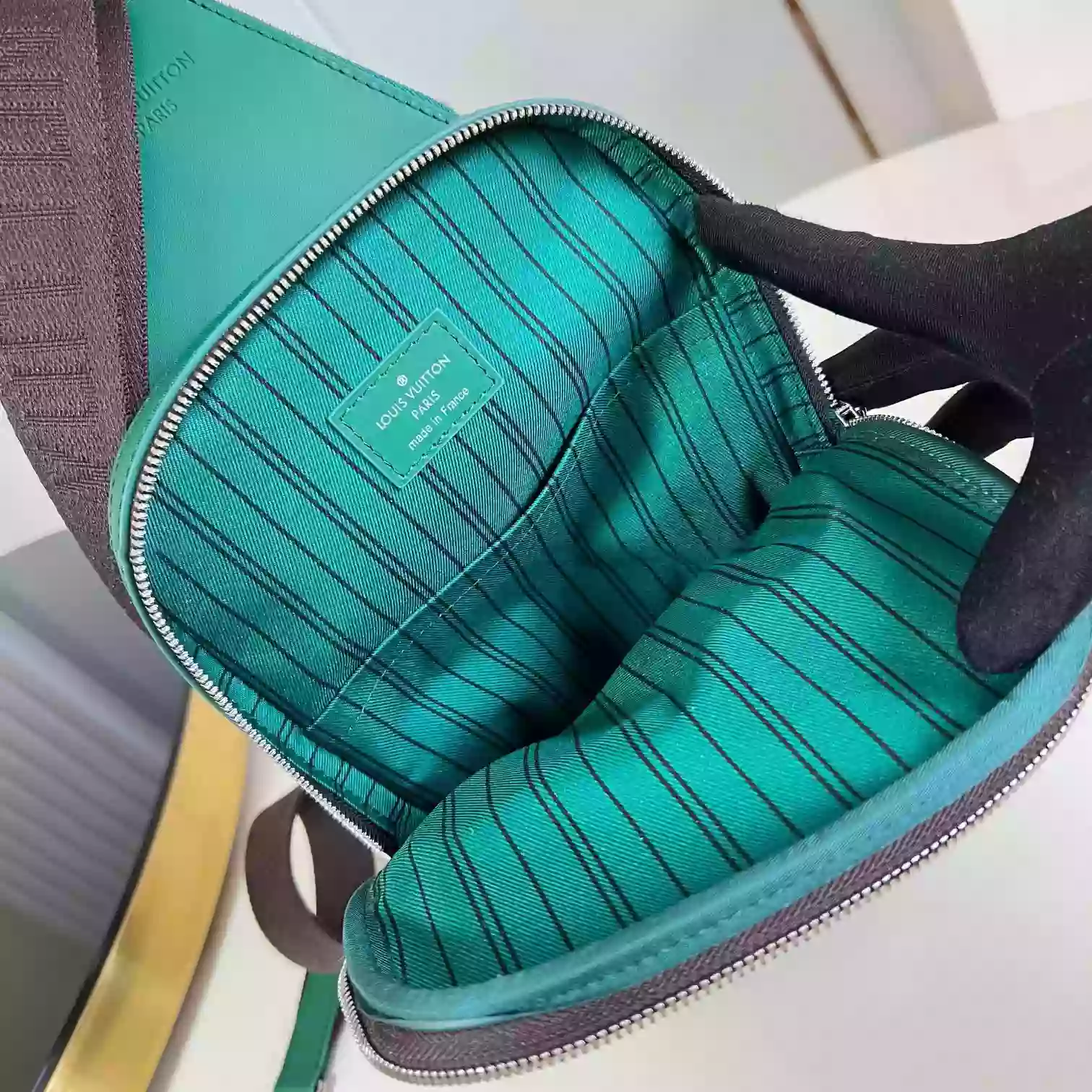 AVENUE SLINGBAG BORNEO GREEN MONOGRAM MACASSAR M12734  – LW292