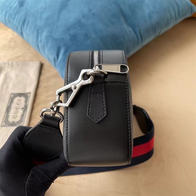 GUCCI GG SUPREME CANVAS SHOULDER BAG – BG047