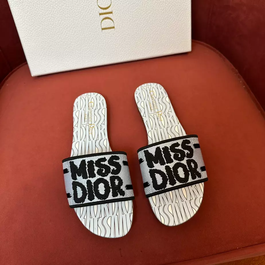 DIOR DWAY SLIDE – DS023