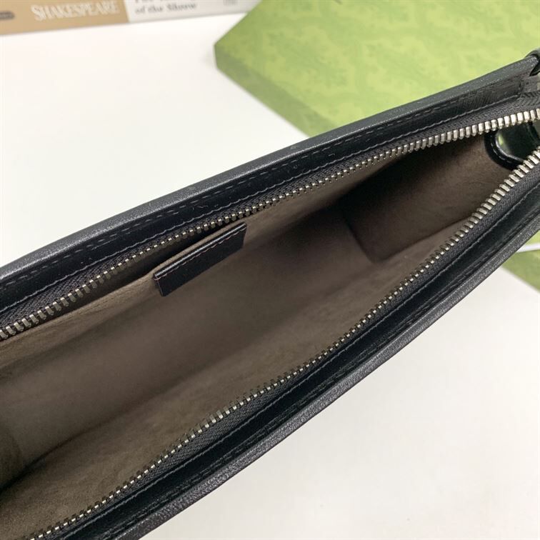 GUCCI BEAUTY CASE WITH INTERLOCKING G – BG008