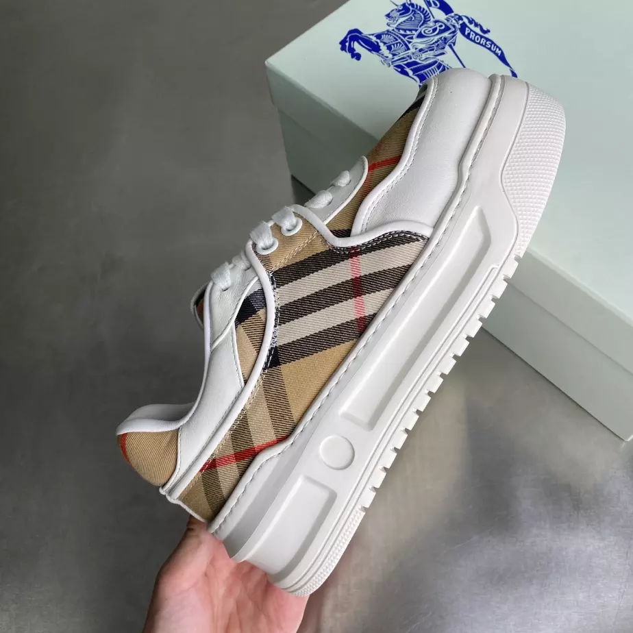 BURBERRY SNEAKERS – BBR033