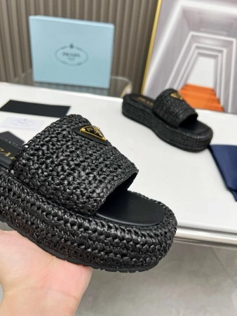 PRADA CROCHET FLATFORM SLIDES IN BLACK RAFFIA-EFFECT YARN – PSD069