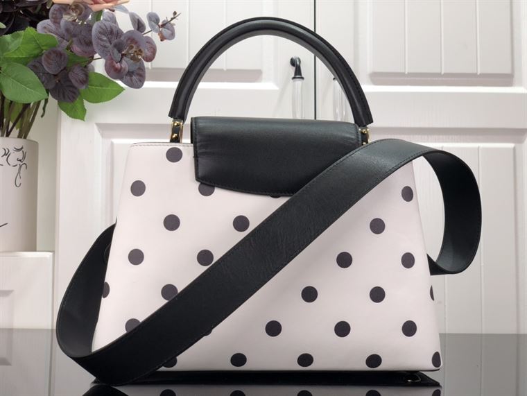 LOUIS VUITTON CAPUCINES MM White And Black – LW095