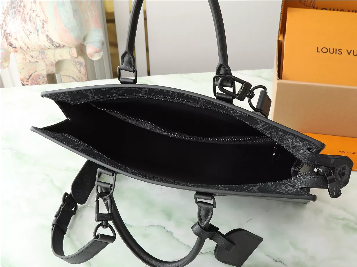 Sac Plat 24H Black Monogram Eclipse Canvas M47059 – LW207