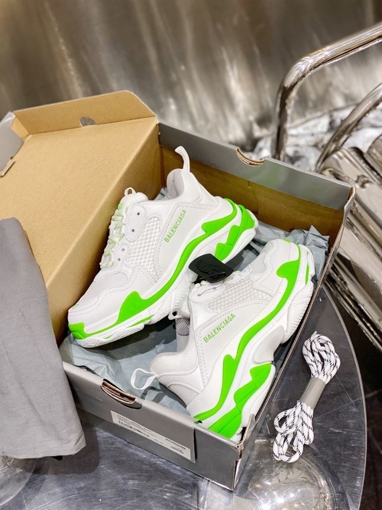 BALENCIAGA TRIPLE S 1.0 SNEAKERS IN WHITE AND GREEN – BLA022