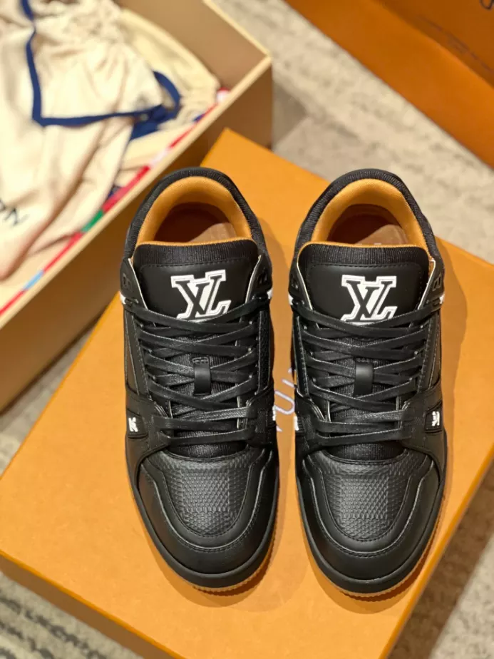 LOUIS VUITTON TRAINER SNEAKER – LVS243