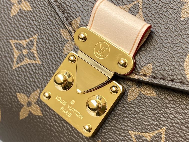 LOUIS VUITTON POCHETTE METIS MONOGRAM – LW022