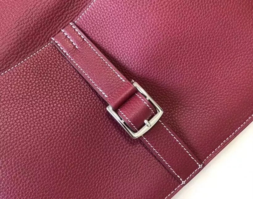 Hermes Halzan 31cm Bag In Bordeaux Clemence Leather – HW095