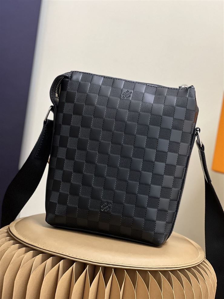LOUIS VUITTON DISCOVERY MESSENGER BB DAMIER INFINI – LVB043