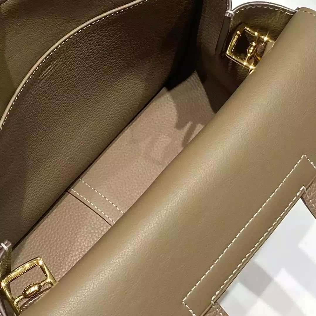 Hermes Halzan 25 Bag in Taupe Clemence Leather – HW085
