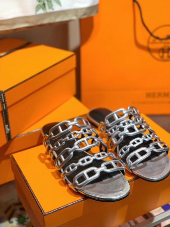 HERMES THALASSA SLIDE SANDALS IN SILVER LAMBSKIN – HMSD137