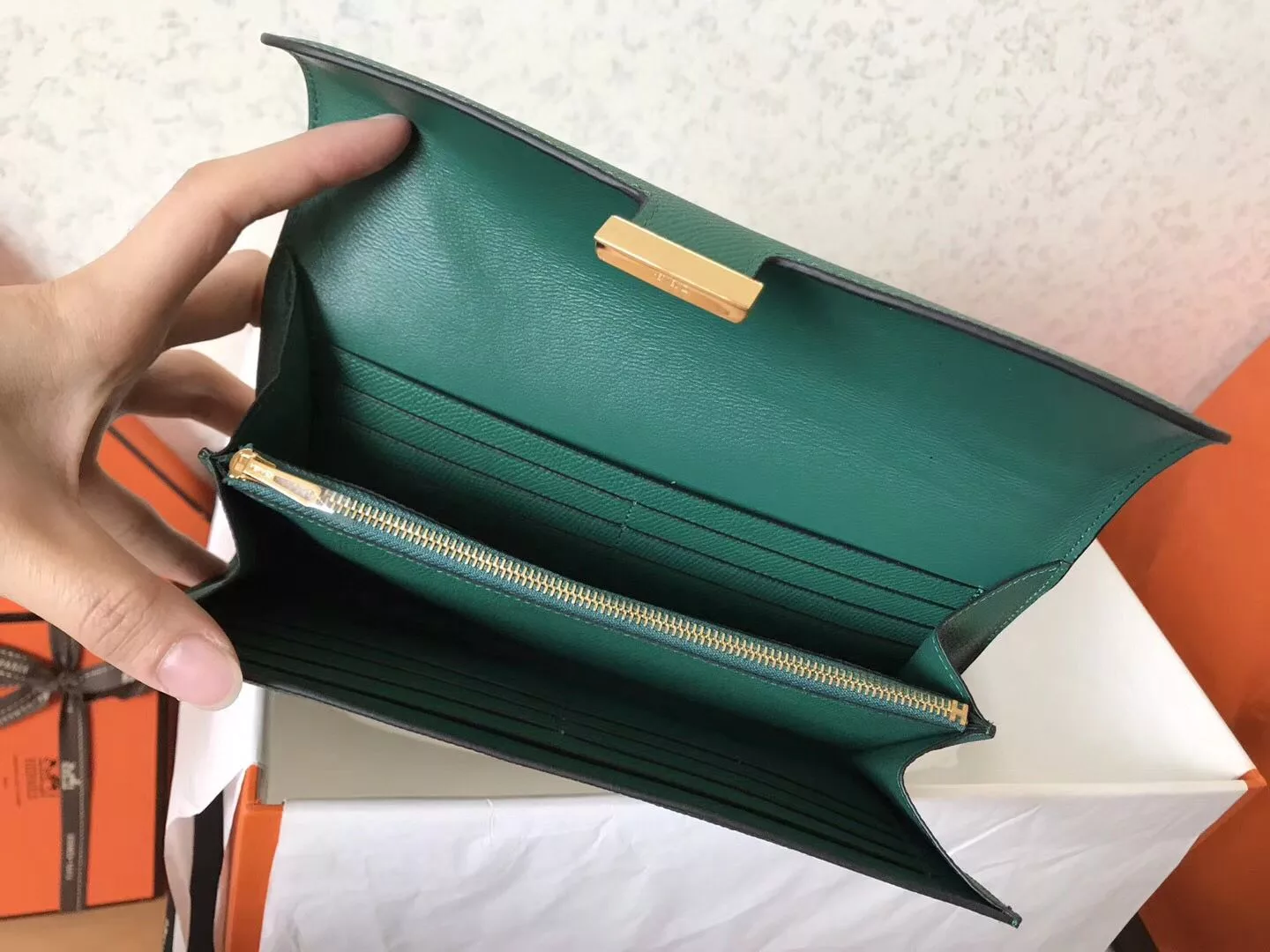 Hermes Constance Long Wallet In Malachite Epsom Leather – HW184