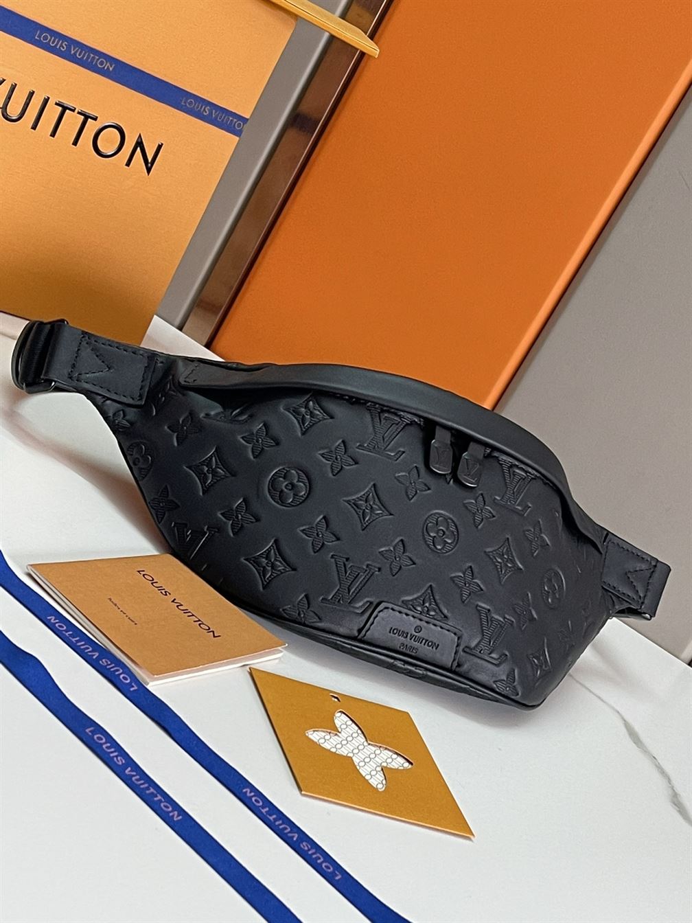LOUIS VUITTON DISCOVERY BUMBAG PM – LVB073