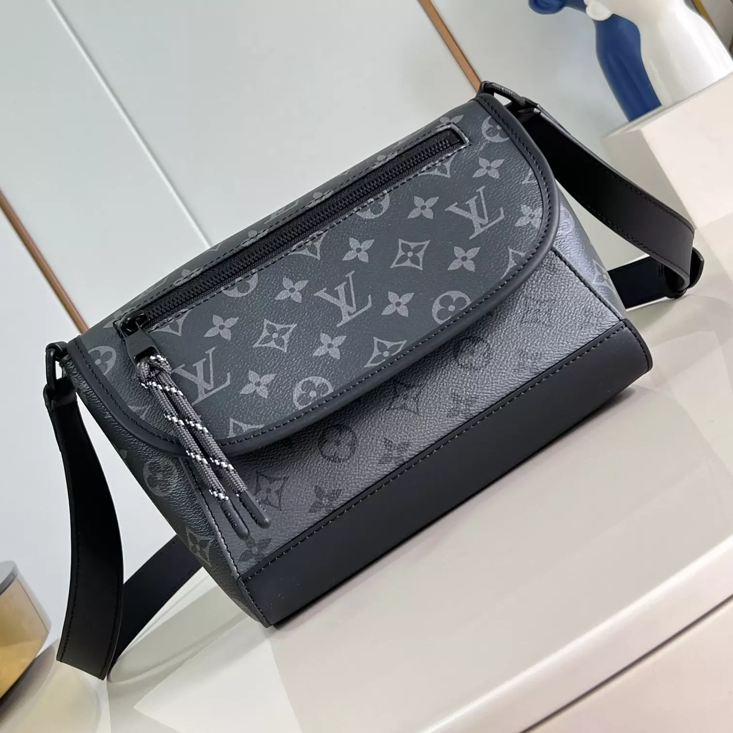 PULSE MESSENGER BAG MONOGRAM ECLIPSE CANVAS M12681 – LW426