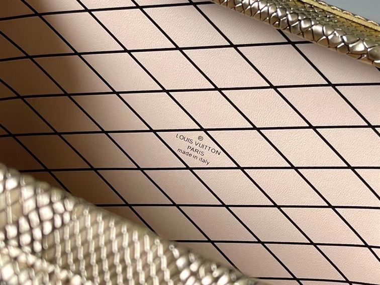 LOUIS VUITTON PETITE MALLE CROCODILIEN MAT – LW069