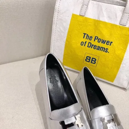 Hermes Women’s Royal Loafers In Silver Metallic Lambskin – HM087
