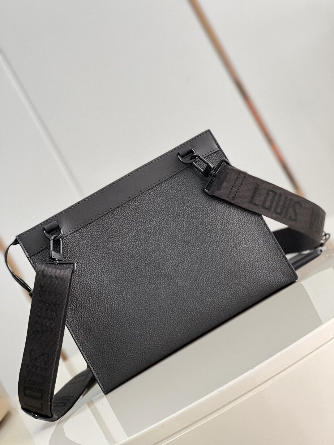 LOUIS VUITTON MESSENGER VOYAGE BLACK AEROGRAM COWHIDE LEATHER – LVB003