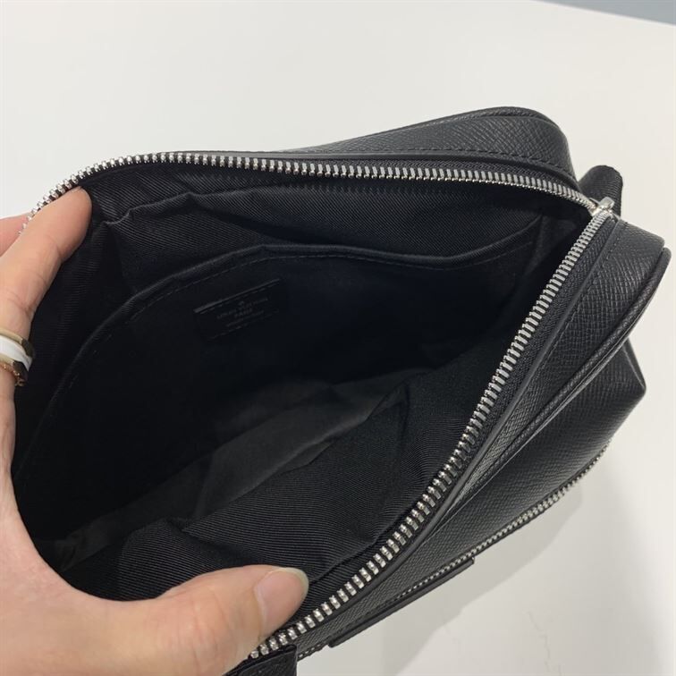 LOUIS VUITTON OUTDOOR MESSENGER – LVB018