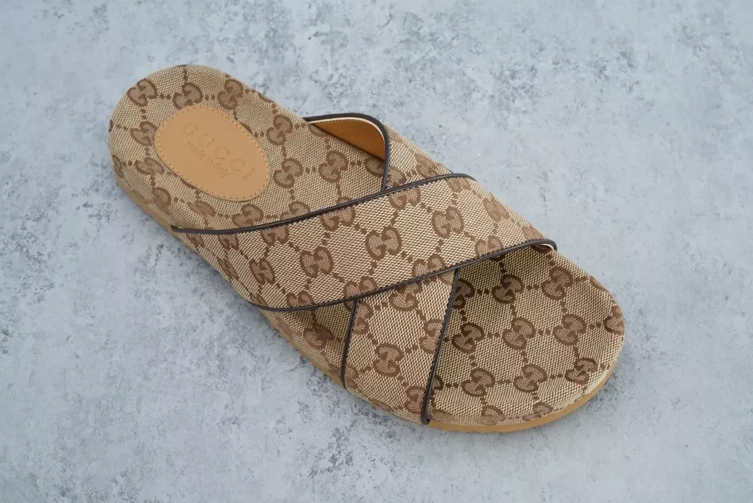 GUCCI MEN’S SLIDE SANDAL – GSL071