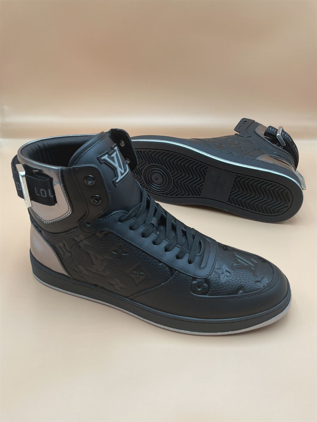 LOUIS VUITTON RIVOLI BOOTS – LVS103