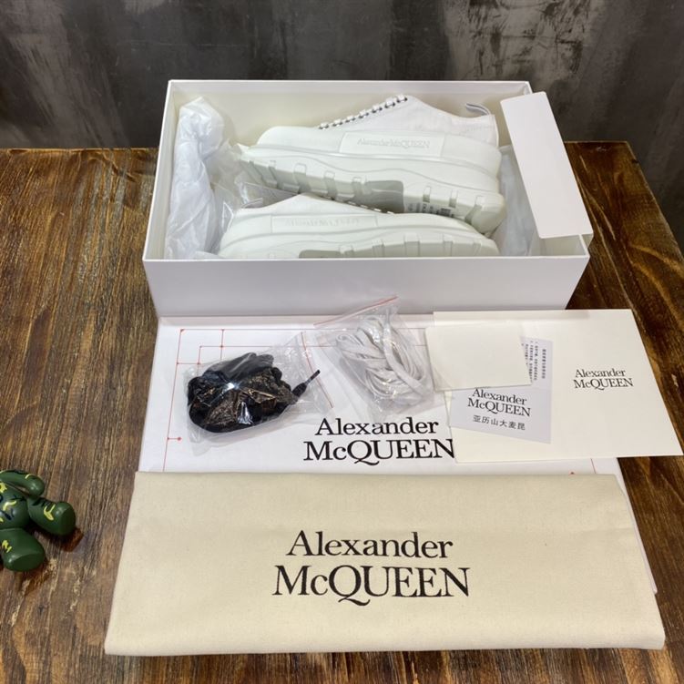 ALEXANDER MCQUEEN TREAD SLICK LOW TOP SNEAKER – ALD011