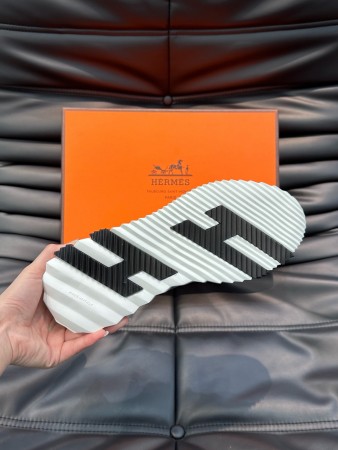 Hermes Men’s Bouncing Sneakers in Blue Leather – HM008