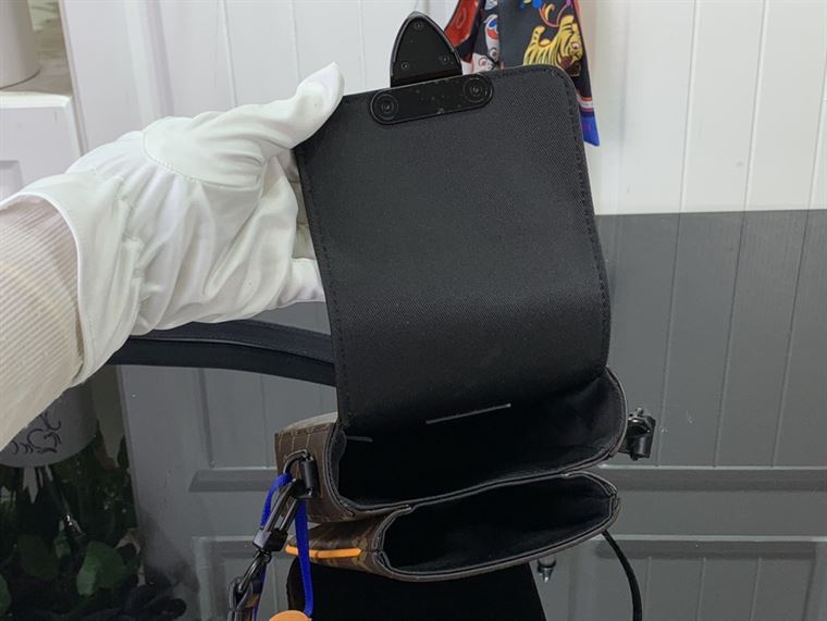 LOUIS VUITTON S LOCK VERTICAL WEARABLE WALLET – LVB057