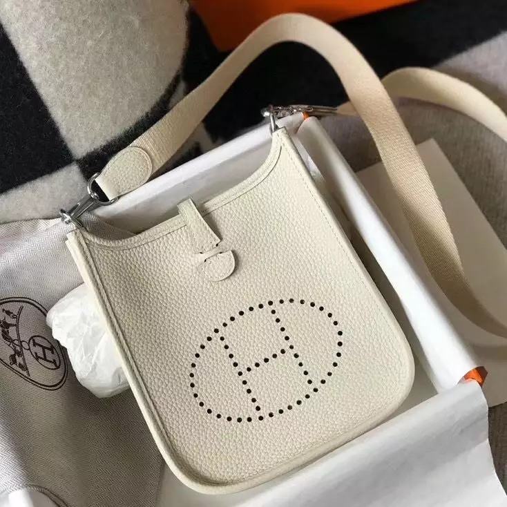 Hermes Evelyne III TPM Bag In beton Clemence Leather – HW054