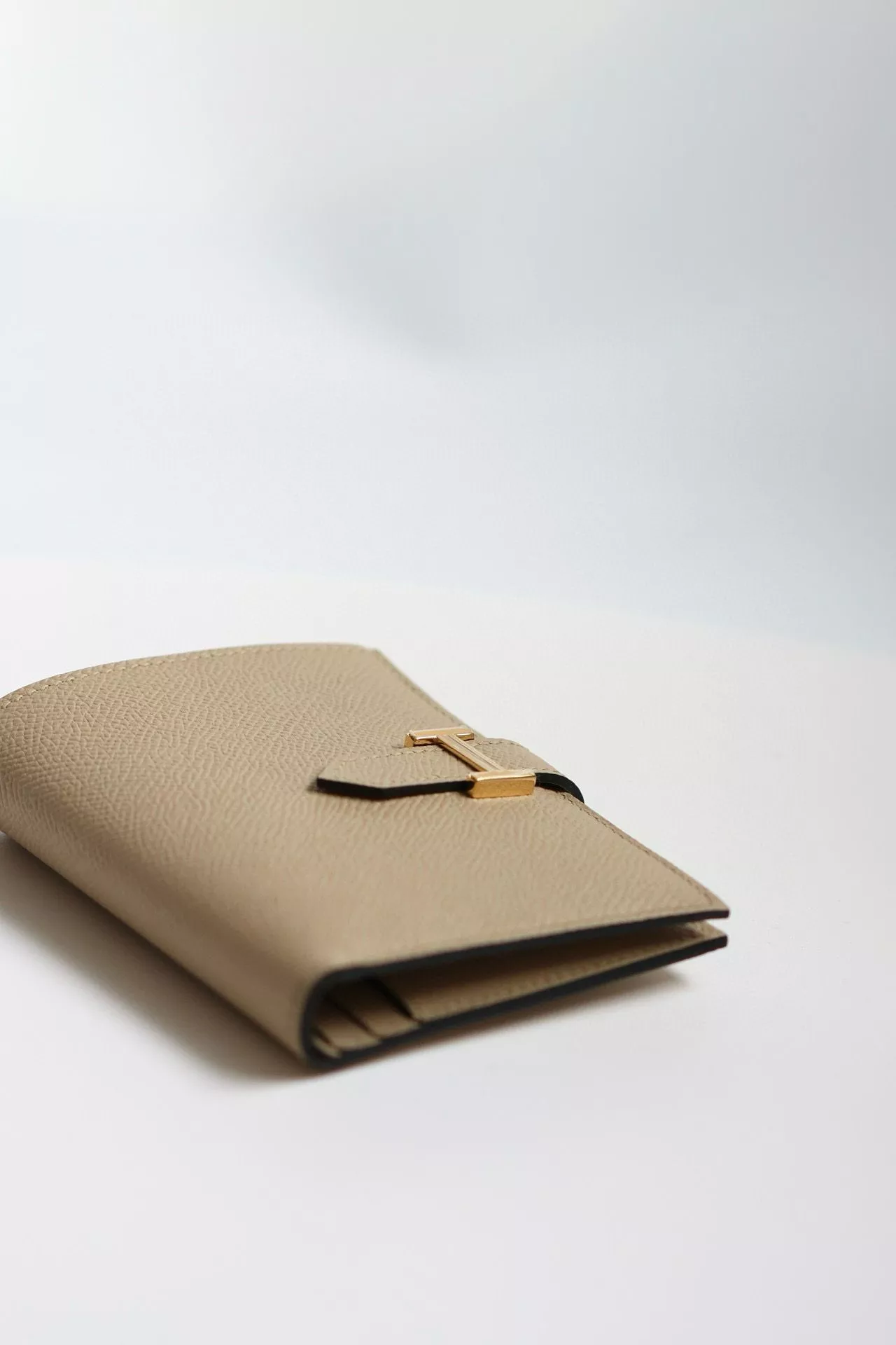 Hermes Bearn Compact Handmade Wallet in Trench Epsom Calfskin – HW138