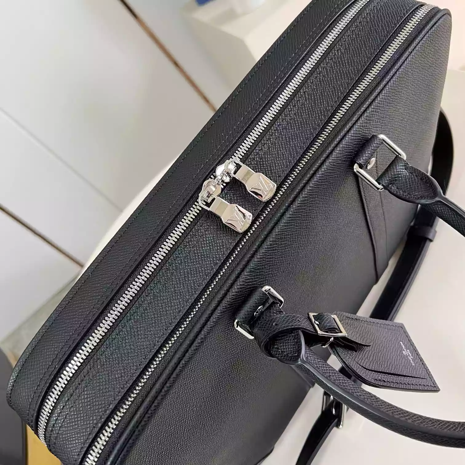 PORTE DOCUMENTS VOYAGE BLACK TAIGA COWHIDE LEATHER M30967 – LW322