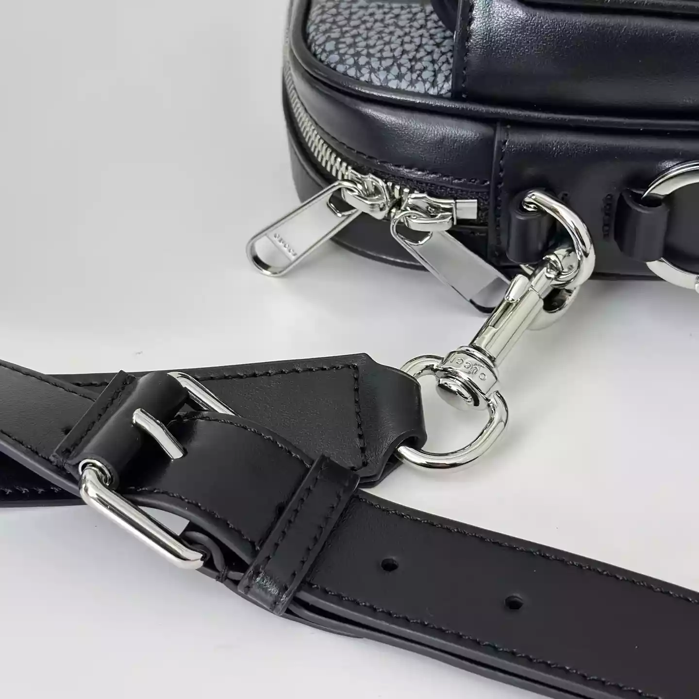 GG jumbo small crossbody bag in grey and black GG leather – BG077