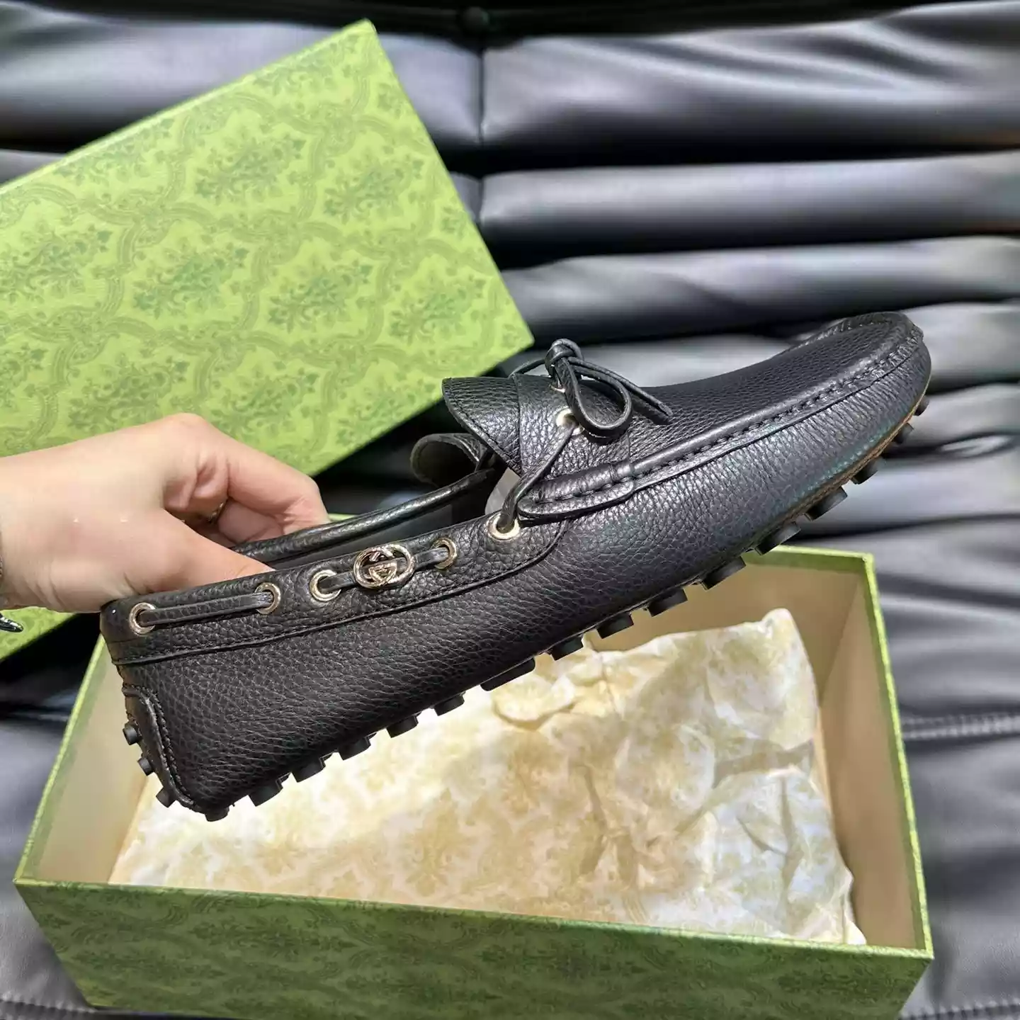 MEN’S DRIVER WITH INTERLOCKING G IN BLACK – GL102