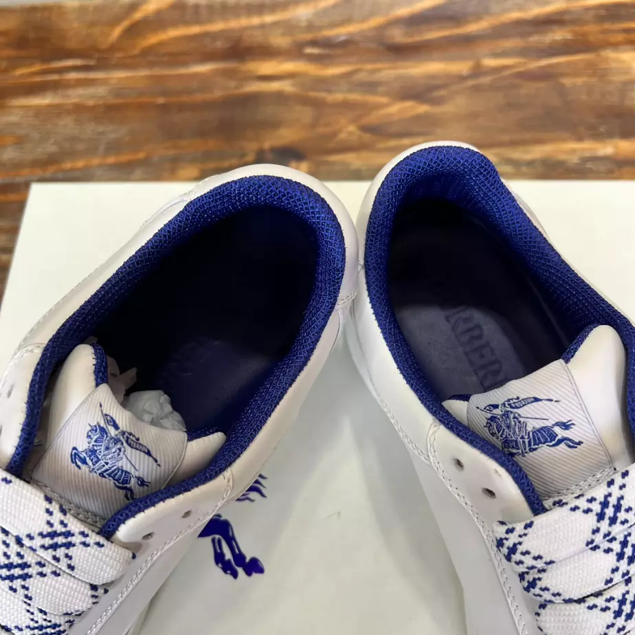 BURBERRY LEATHER STOCK SNEAKERS – BBR088