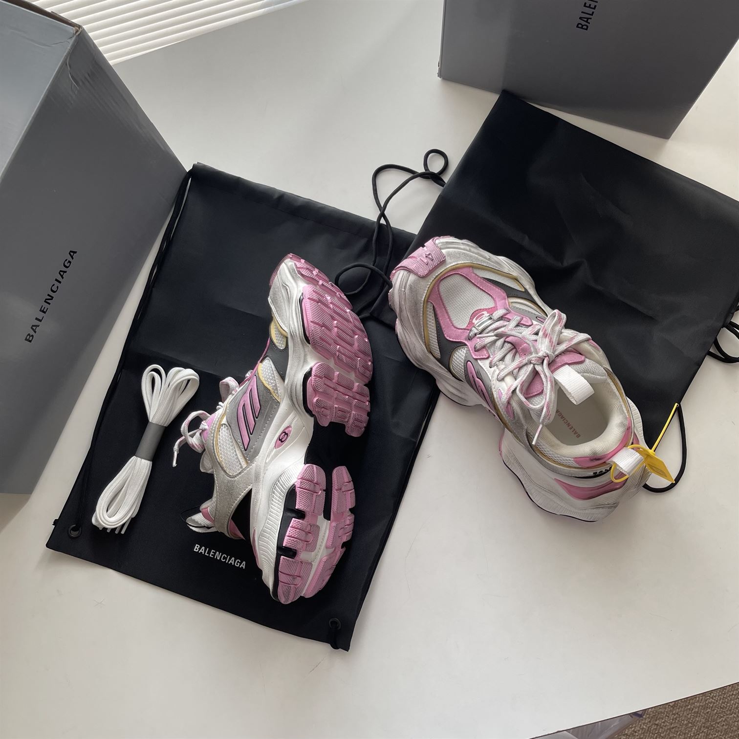 BALENCIAGA CARGO SNEAKER WHITE PINK – BLA094