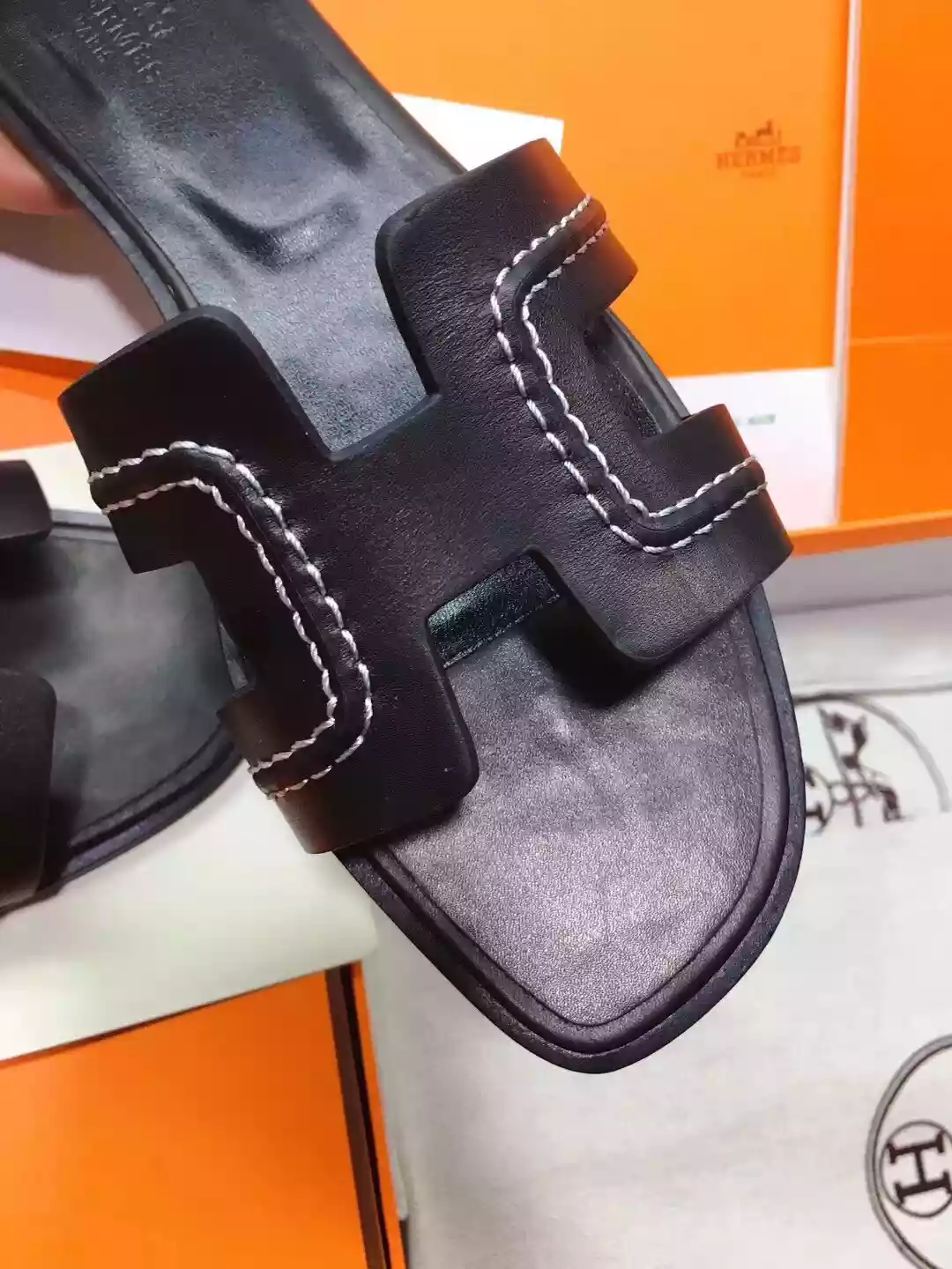 HERMES ORAN SLIDE SANDALS IN BLACK LEATHER WITH STITCHED – HMSD044