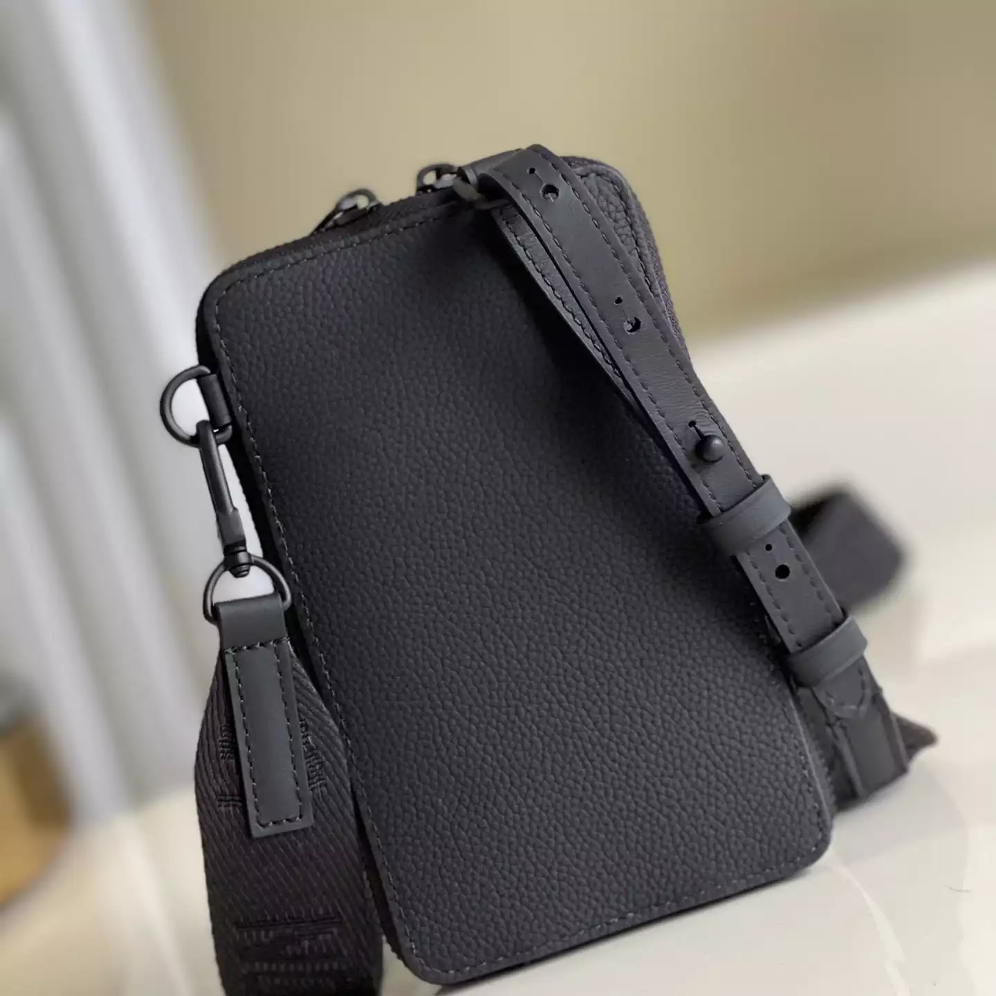 M57089 Phone Pouch Black Grained Calf Leather – LW259